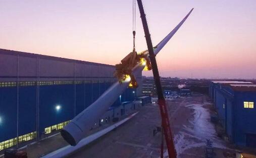 東方風電海上大風機多功能吊具測試成功