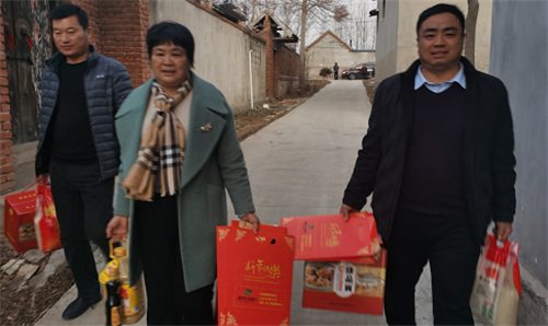 慈善幫扶 感恩社會——水波爾家居董事長公茂霞一直在路上