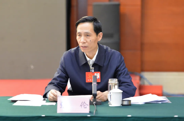 張倫參加菏澤代表團審議省政府工作報告