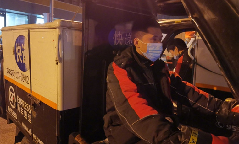 春節快遞2天超1.3億件！快遞小哥辛苦了