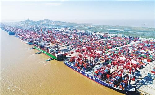 江蘇太倉港與上海港簽署協議 提升集裝箱江海聯運能力