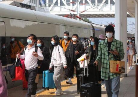 1至10月全國鐵路發送旅客37.1億人次 再創歷史同期新高