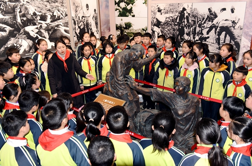 山東郯城：開學首日上“黨史課”（組圖）