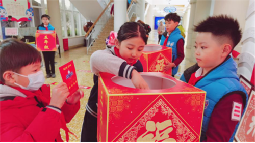青島市市南區實驗小學“慧創城”紅領巾心向黨主題開城活動隆重舉行