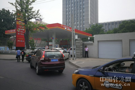 國內油價現“八連漲” 加一箱油多花約10元