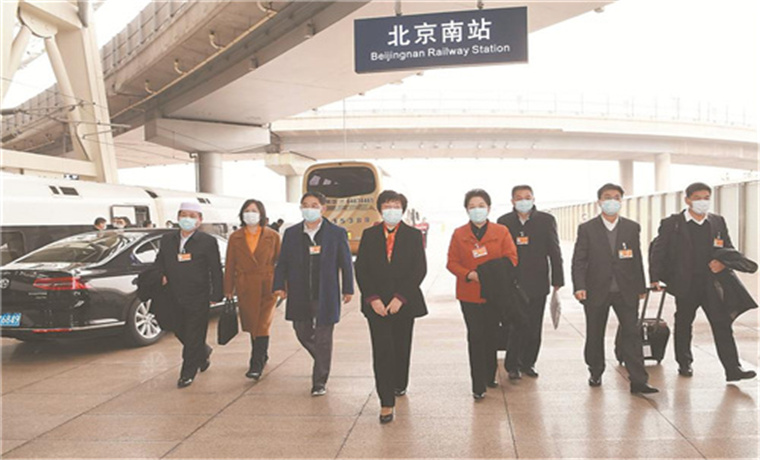 出席全國政協十三屆四次會議住皖全國政協委員抵京