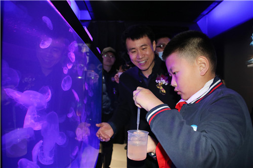 全國首家校園“活體水母館”落戶青島這所學校