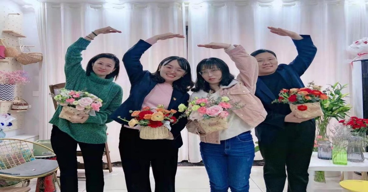 群花爭芬芳 鮮花送給黨----農發行齊河縣支行開展獻禮建黨100周年女職工插花活動