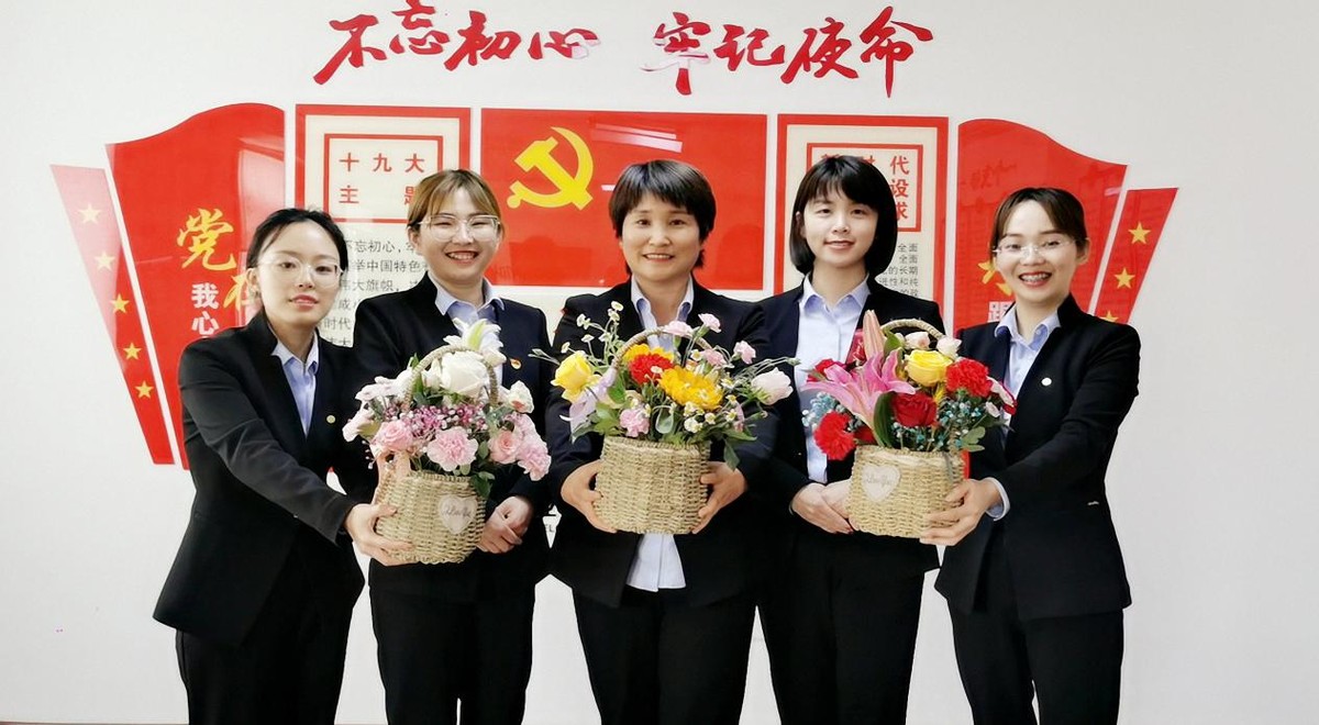 “詩”情“花”藝，  禹城農發行向黨的百年華誕獻禮