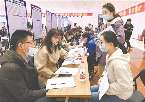 聚焦產業引人才