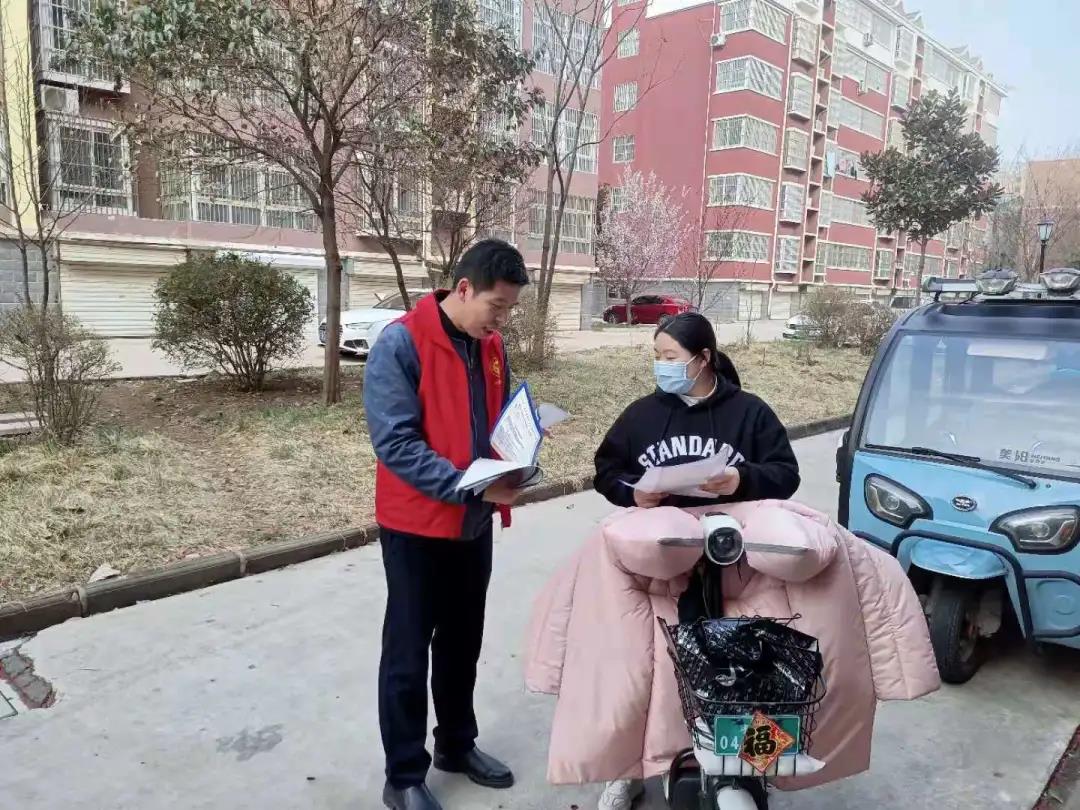 區人社局開展雙報到活動，到社區宣傳企業招工