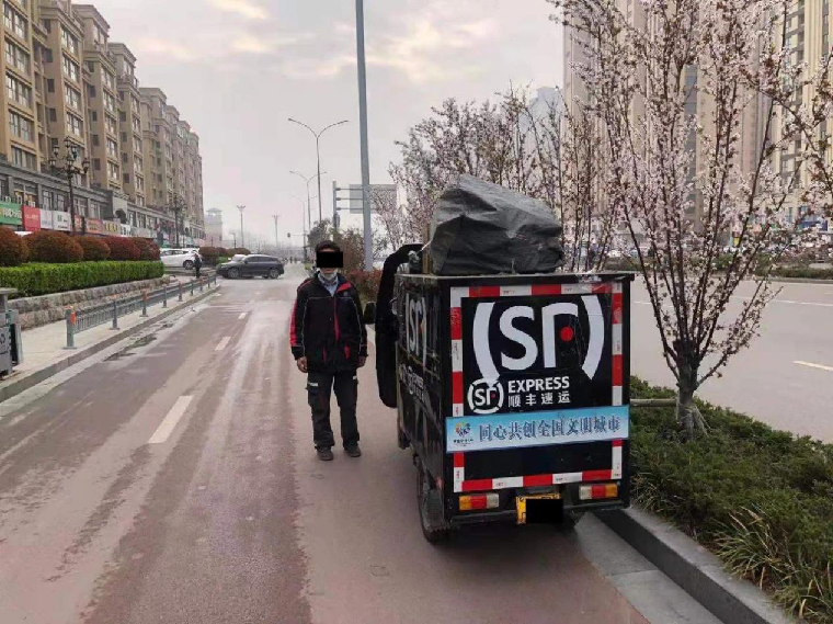 菏澤一快遞小哥逆向行駛還準駕車型不符被處罰