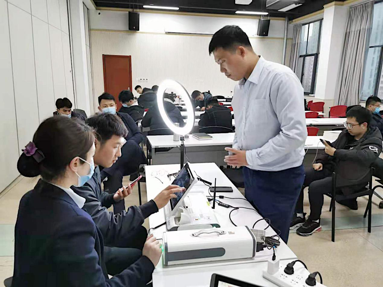批量開卡進企業 貼心服務暖人心——中行蘭田支行走進魯南制藥開展現場服務