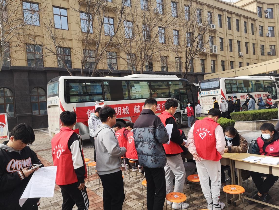 “熱血”青年代表團出動！德州學院807名學生獻血18萬余毫升