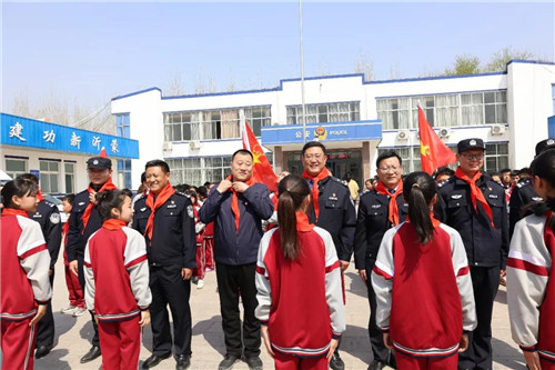 “蒙娃”進警營，夢想更“警”彩
