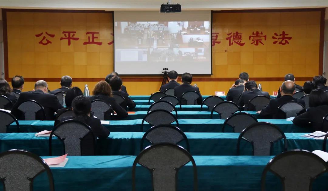教育整頓在行動|德城區法院組織干警觀看職務犯罪案件庭審視頻