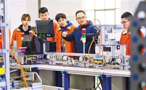 我國建成世界規模最大職業教育體系 培育更多“大國工匠”