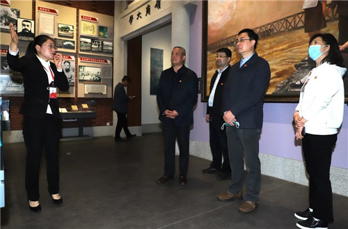 青島市委市直機關工委赴平度開展現場踐學暨“學黨史、走基層、聽民聲、辦實事”主題黨日活動