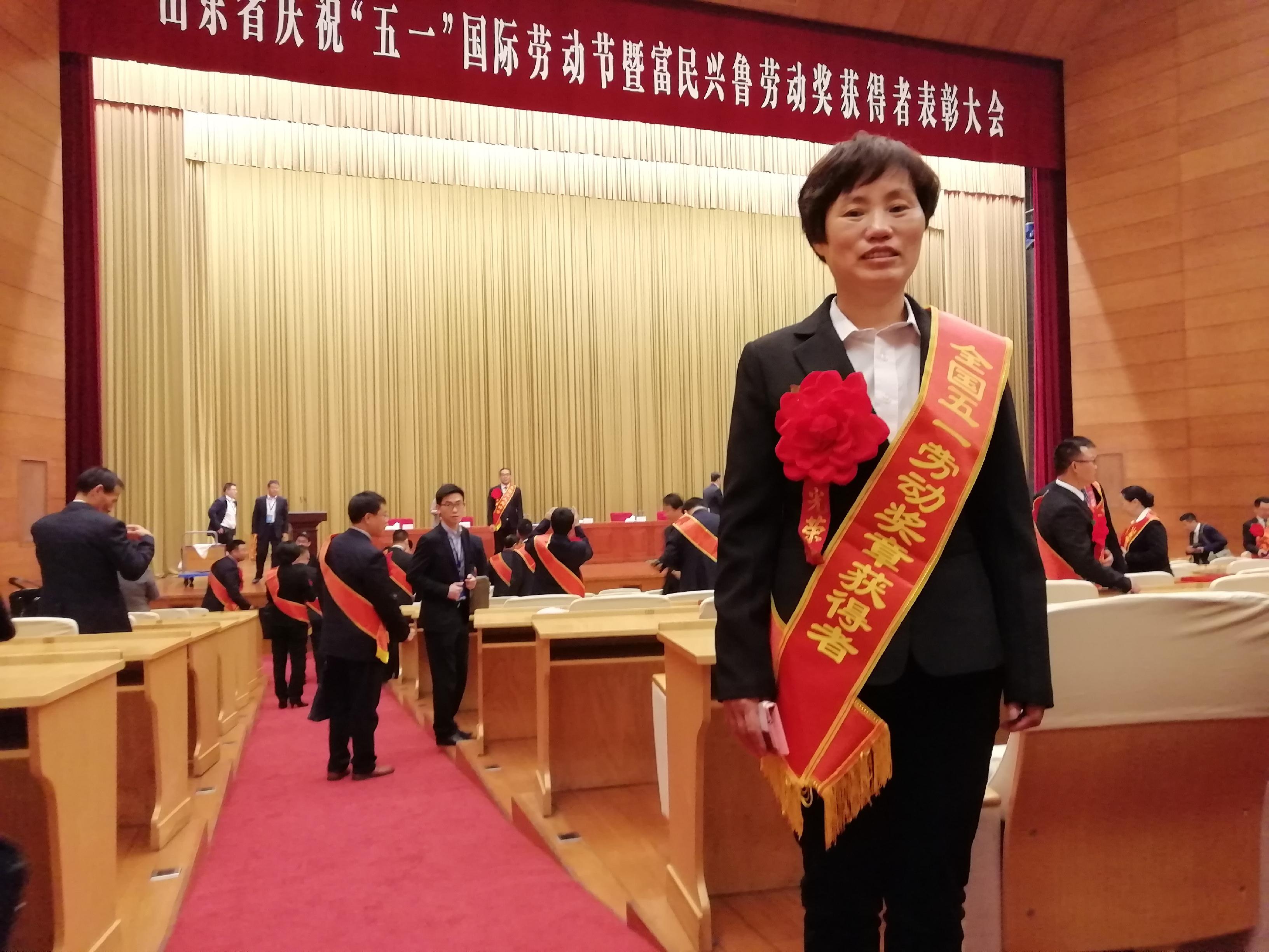學黨史、辦實事，甘當教書育人“老黃牛” ----專訪全國五一勞動獎章獲得者周忠蓮和她的教育家族