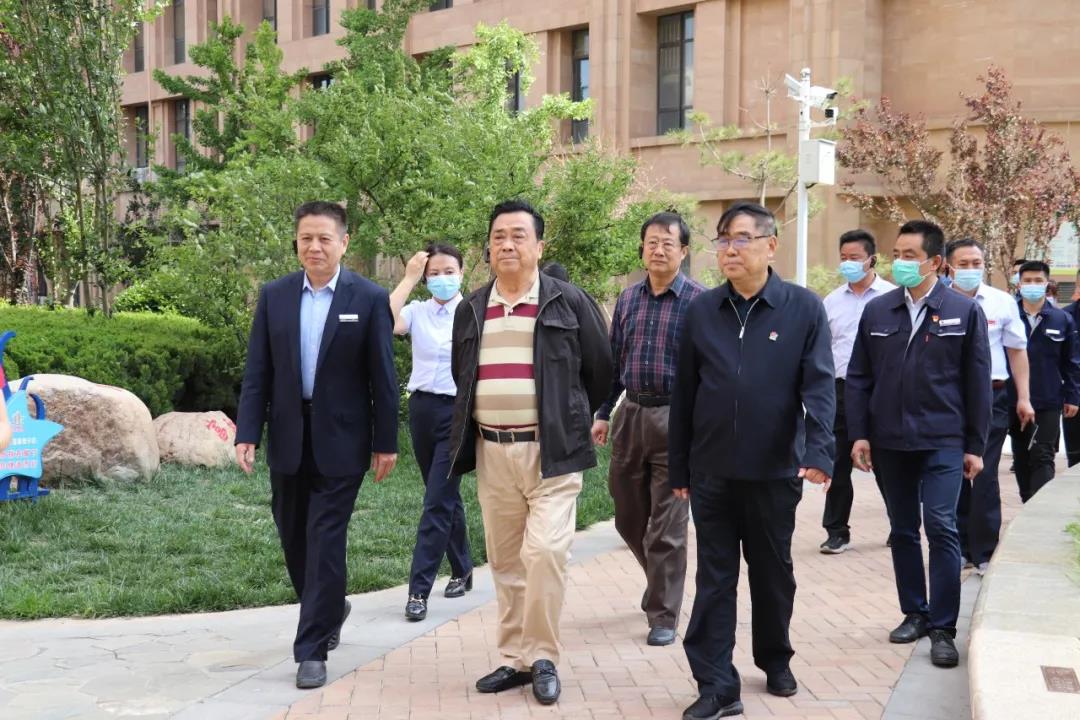 山東黑馬集團領導一行到長江物業參觀交流