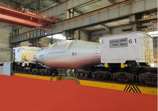 大連重工研制的智能環保魚雷車下線