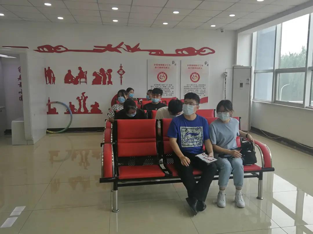 浪漫“520”新人扎堆領證 寧津縣民政局婚姻登記處為愛護航