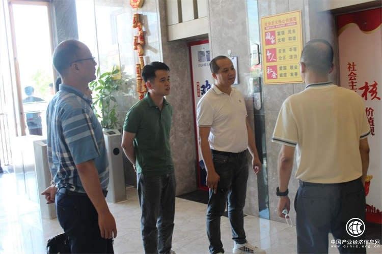 南平市教育局領導、廈大藝術學院教授蒞臨廈門禾一美術考察交流