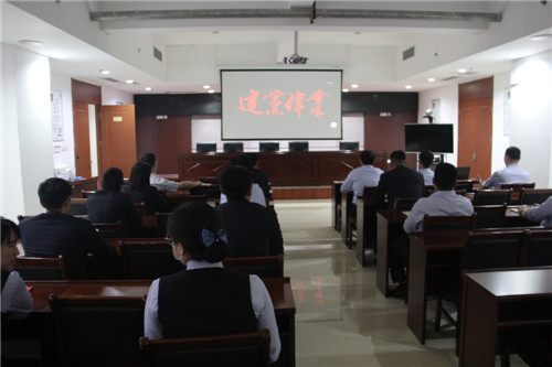 日照銀行臨沂分行黨委：觀看電影《建黨偉業》 汲取奮進力量