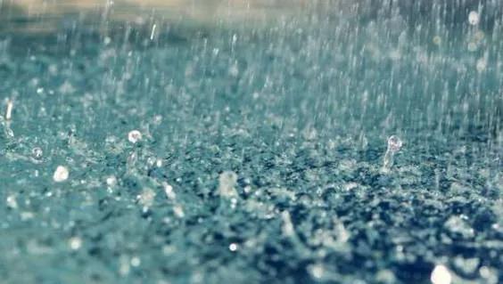 德州今天下午強對流來襲，雷雨伴有8~10級陣風，局部有冰雹