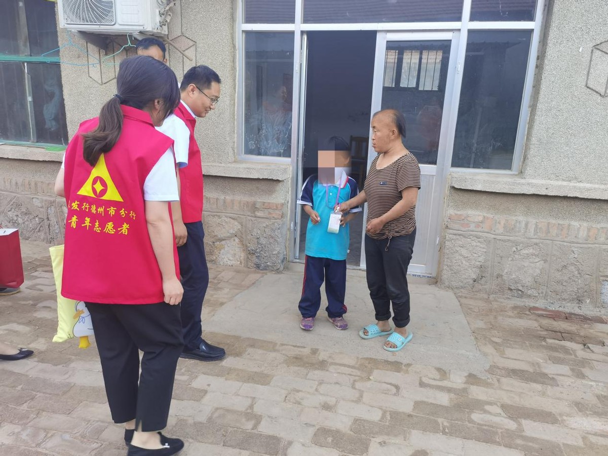 農發行德州市分行組織幫扶困難家庭兒童活動