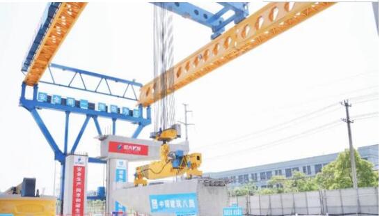 國內首臺“智能裝配造橋機”成功運行