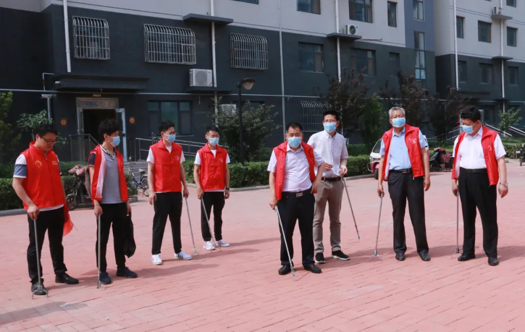 德州市第二人民醫院領導帶隊到牡丹華庭社區督導文明創建工作