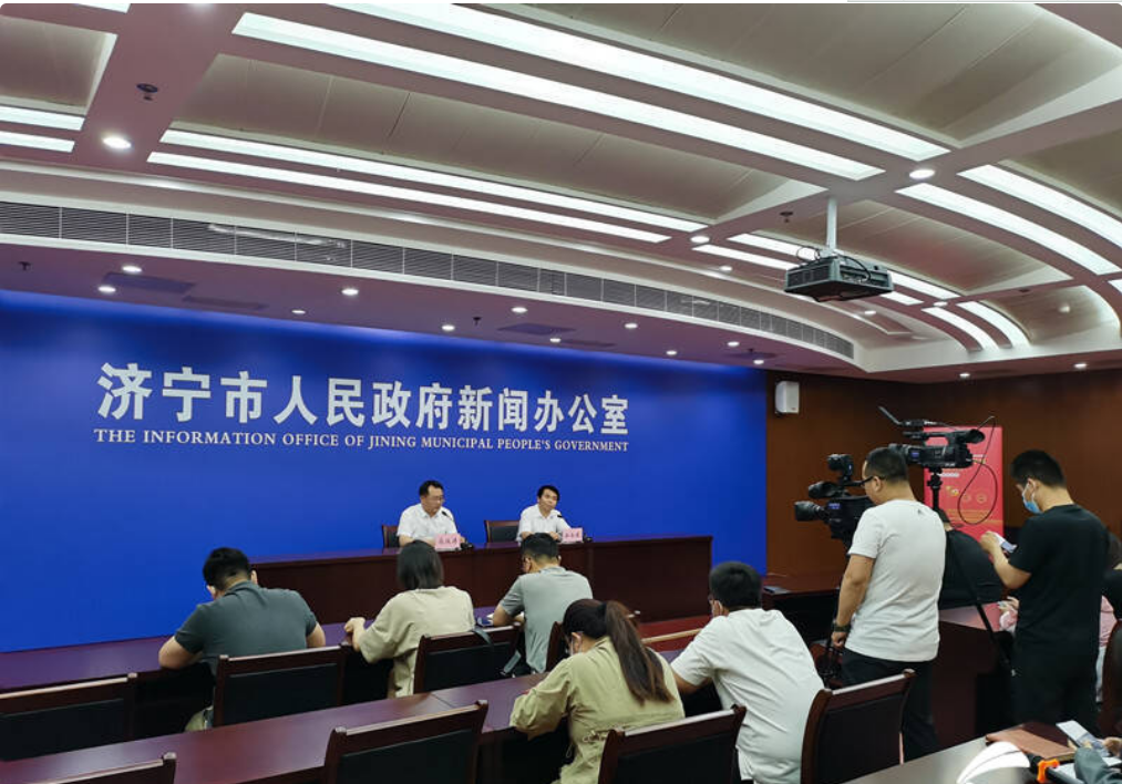 濟寧市召開“我與黨旗合個影 永遠跟黨走”主題采拍活動新聞發布會