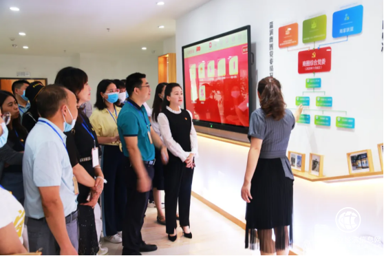 重慶市榮昌區“兩新”黨組織書記培訓示范班與藍潤集團開展黨建交流活動