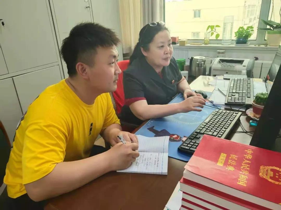 致敬時代楷模，禮贊百年華誕！德城區法院青年干警的跟班學習心得