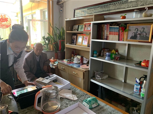 中行威海文登支行：一次熱心的上門服務 一堂生動的黨史教育課