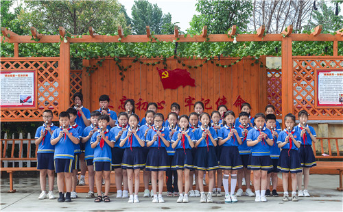 豎笛吹奏經典紅歌??禮贊百年新篇章 ——薛城區臨城實驗小學豎笛吹奏禮贊百年華誕