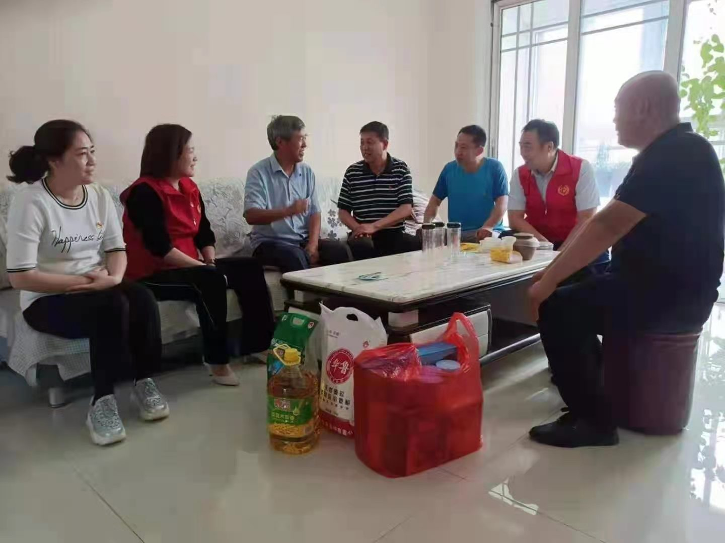 關愛光榮在黨50年老黨員 助力農村基層黨組織建設