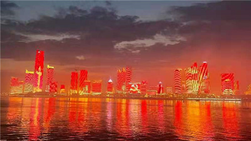 青島市燈光秀換裝慶祝建黨100周年主題