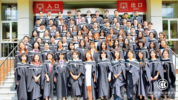 中國醫科大學-英國女王大學聯合學院(CQC)的線上畢業典禮迎來歷屆最多的畢業生