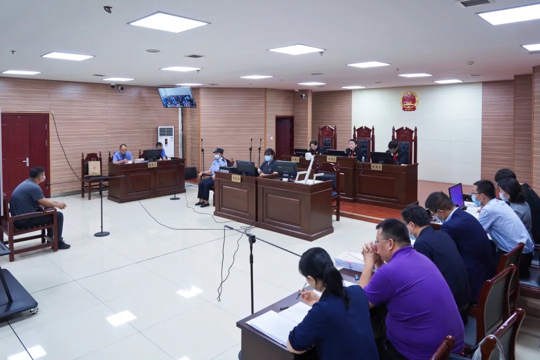 德州經開區法院院長王慧執錘“云審理”一起6人涉惡案件