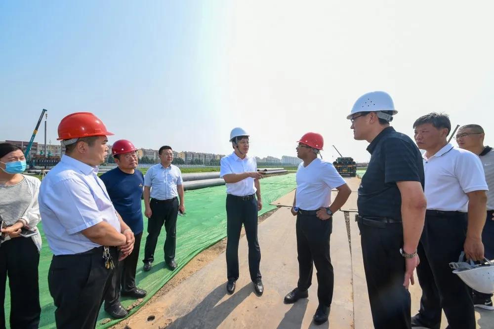 張令華就濟寧美麗宜居鄉村社區建設暨棚改工作現場辦公