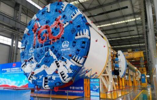 國產首臺高原高寒大直徑硬巖掘進機下線