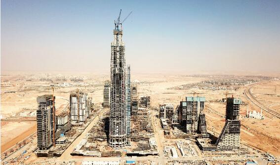 中國建筑集團承建的“非洲第一高樓”埃及新行政首都CBD標志塔封頂