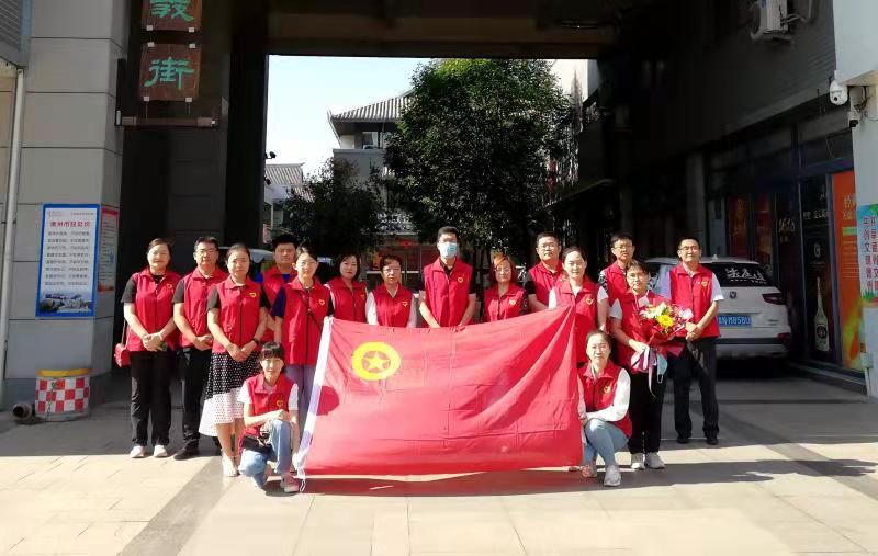 閃亮的“紅馬甲”：農行德州開發區支行愛心團隊慰問敬老院老人紀實