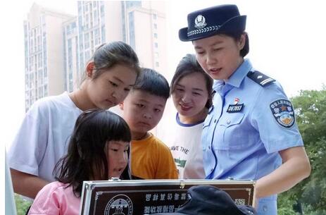 亳州市公安局高新區分局在禁毒日開展法治宣傳