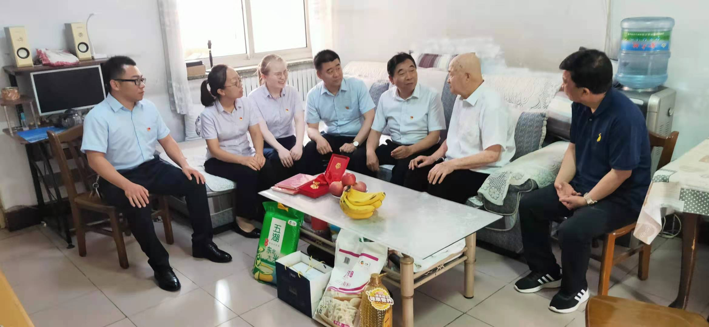 永遠跟黨走——德州市總工會機關黨總支走訪慰問“光榮在黨50年”老黨員