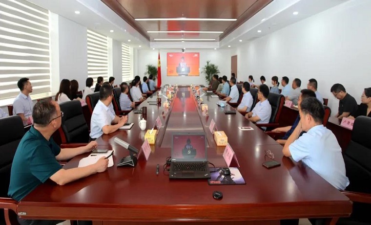 濟寧交運集團公司總部全體黨員集中收看 “七一勛章”頒授儀式