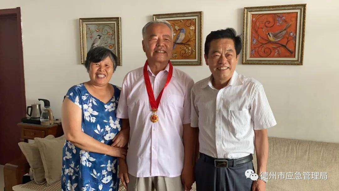 德州市應急管理局 “七一”前夕走訪慰問退休老黨員