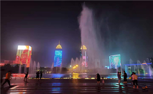 薛城區新城市政園林中心：湖光水色慶華誕